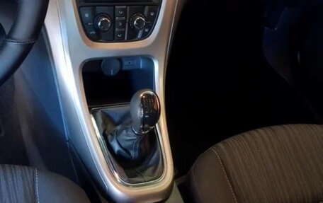 Opel Astra J, 2011 год, 720 000 рублей, 3 фотография