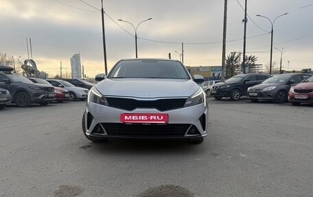KIA Rio IV, 2022 год, 1 750 000 рублей, 2 фотография
