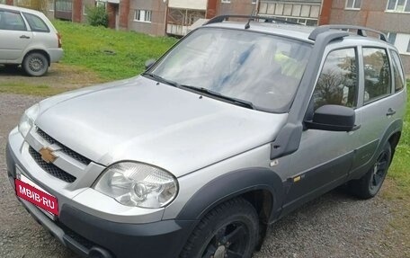 Chevrolet Niva I рестайлинг, 2015 год, 555 000 рублей, 2 фотография