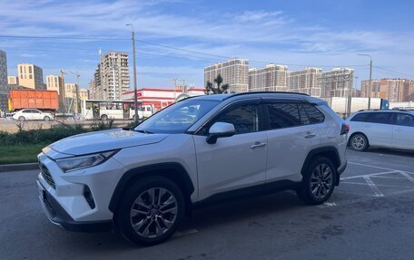 Toyota RAV4, 2020 год, 2 240 000 рублей, 1 фотография