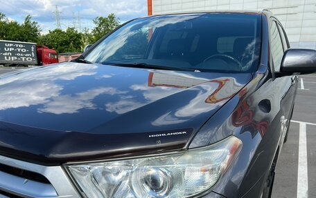 Toyota Highlander III, 2012 год, 2 800 рублей, 1 фотография