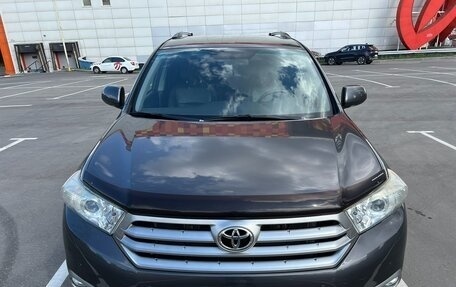 Toyota Highlander III, 2012 год, 2 800 рублей, 3 фотография