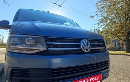 Volkswagen Caravelle T6 рестайлинг, 2018 год, 3 300 000 рублей, 4 фотография