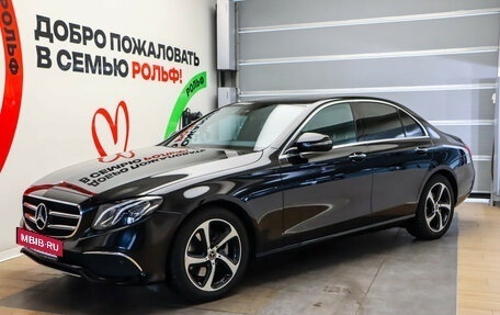 Mercedes-Benz E-Класс, 2019 год, 2 895 000 рублей, 32 фотография