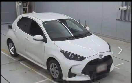 Toyota Yaris, 2021 год, 1 050 000 рублей, 7 фотография