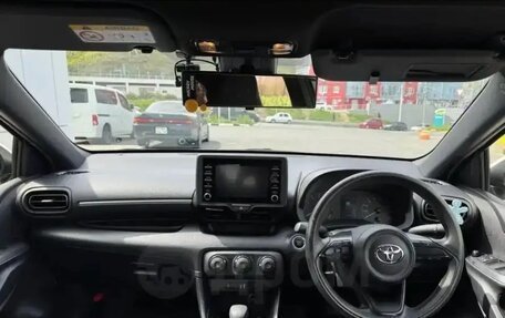 Toyota Yaris, 2021 год, 1 050 000 рублей, 6 фотография