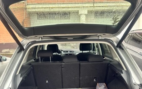 Volkswagen Tiguan II, 2020 год, 2 700 000 рублей, 3 фотография