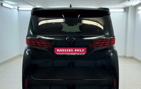 Toyota Alphard, 2024 год, 9 700 000 рублей, 3 фотография