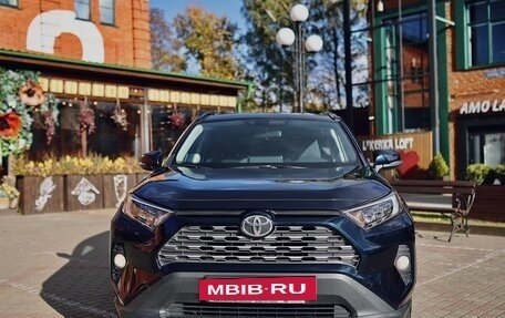 Toyota RAV4, 2019 год, 2 700 000 рублей, 7 фотография