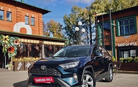 Toyota RAV4, 2019 год, 2 700 000 рублей, 6 фотография
