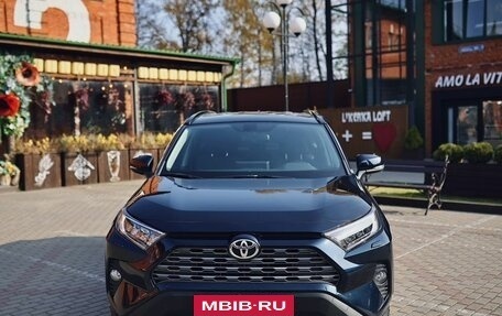 Toyota RAV4, 2019 год, 2 700 000 рублей, 2 фотография