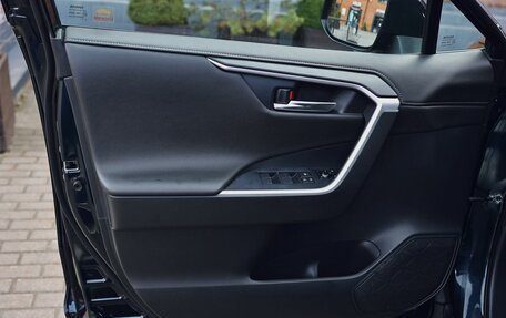 Toyota RAV4, 2019 год, 2 700 000 рублей, 15 фотография