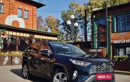 Toyota RAV4, 2019 год, 2 700 000 рублей, 8 фотография