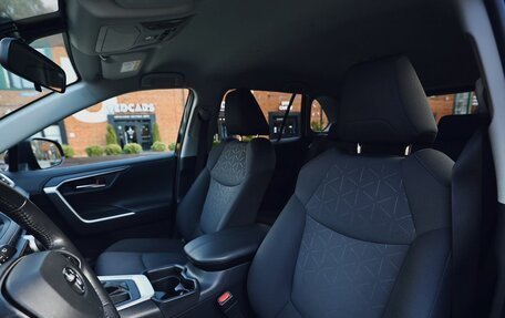 Toyota RAV4, 2019 год, 2 700 000 рублей, 19 фотография