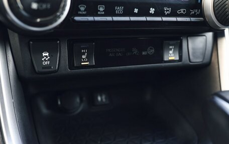 Toyota RAV4, 2019 год, 2 700 000 рублей, 30 фотография