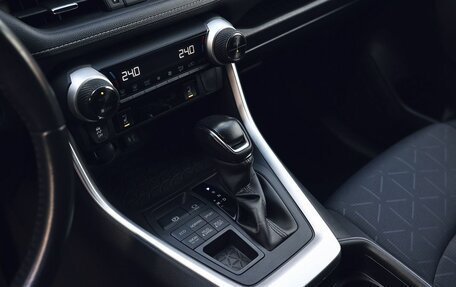 Toyota RAV4, 2019 год, 2 700 000 рублей, 31 фотография