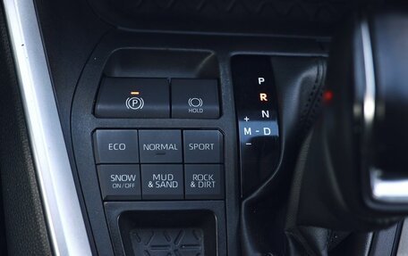 Toyota RAV4, 2019 год, 2 700 000 рублей, 32 фотография