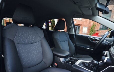 Toyota RAV4, 2019 год, 2 700 000 рублей, 34 фотография