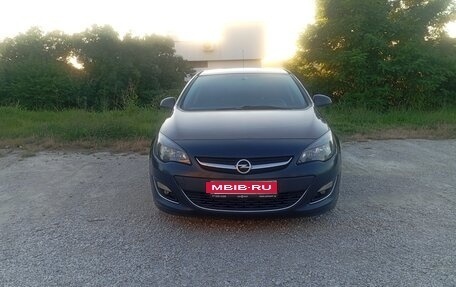 Opel Astra J, 2014 год, 600 000 рублей, 2 фотография