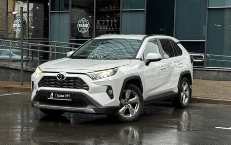 Toyota RAV4, 2021 год, 2 575 000 рублей, 3 фотография