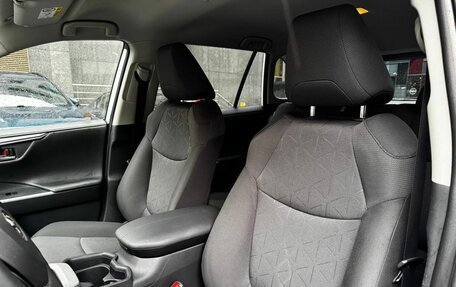 Toyota RAV4, 2021 год, 2 575 000 рублей, 8 фотография