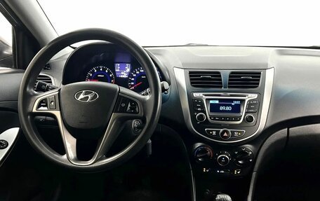 Hyundai Solaris II рестайлинг, 2016 год, 990 000 рублей, 16 фотография