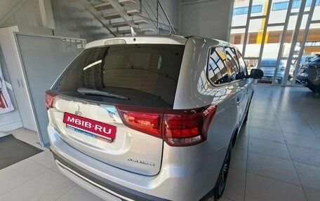 Mitsubishi Outlander III рестайлинг 3, 2018 год, 2 024 000 рублей, 7 фотография