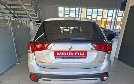 Mitsubishi Outlander III рестайлинг 3, 2018 год, 2 024 000 рублей, 6 фотография