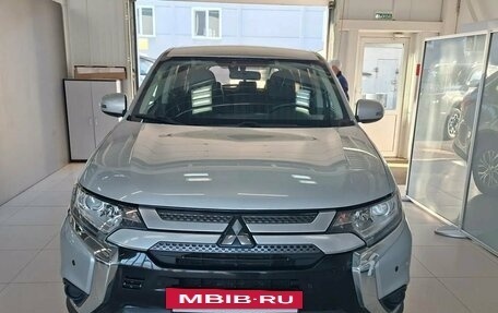 Mitsubishi Outlander III рестайлинг 3, 2018 год, 2 024 000 рублей, 2 фотография