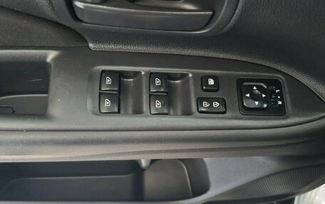 Mitsubishi Outlander III рестайлинг 3, 2018 год, 2 024 000 рублей, 10 фотография