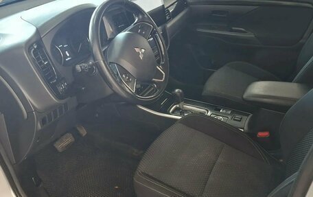 Mitsubishi Outlander III рестайлинг 3, 2018 год, 2 024 000 рублей, 11 фотография