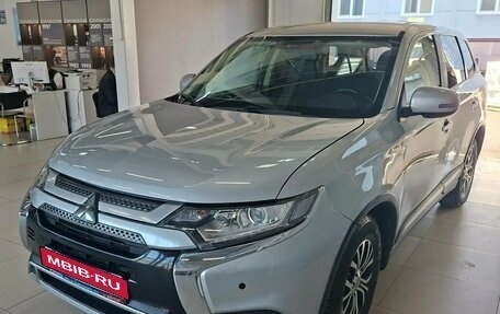 Mitsubishi Outlander III рестайлинг 3, 2018 год, 2 024 000 рублей, 3 фотография