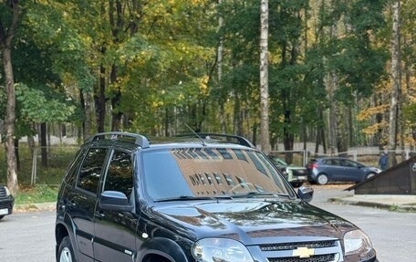Chevrolet Niva I рестайлинг, 2017 год, 980 000 рублей, 2 фотография