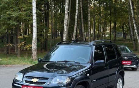 Chevrolet Niva I рестайлинг, 2017 год, 980 000 рублей, 3 фотография