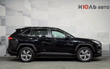 Toyota RAV4, 2021 год, 3 650 000 рублей, 10 фотография