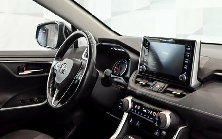 Toyota RAV4, 2021 год, 3 650 000 рублей, 13 фотография