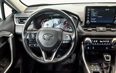Toyota RAV4, 2021 год, 3 650 000 рублей, 15 фотография