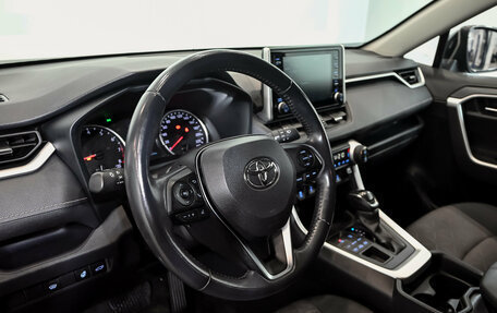 Toyota RAV4, 2021 год, 3 650 000 рублей, 17 фотография