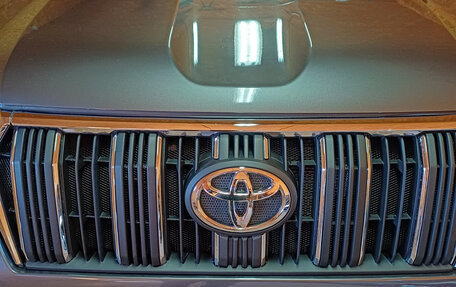 Toyota Land Cruiser Prado 150 рестайлинг 2, 2018 год, 4 750 000 рублей, 5 фотография