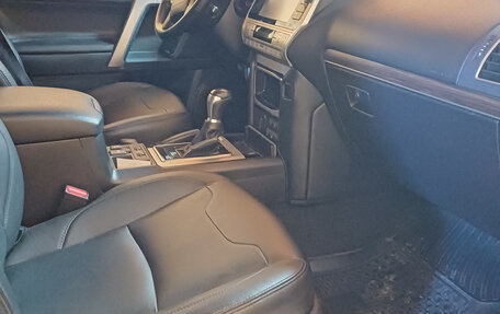 Toyota Land Cruiser Prado 150 рестайлинг 2, 2018 год, 4 750 000 рублей, 8 фотография