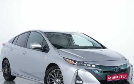 Toyota Prius IV XW50, 2017 год, 2 449 000 рублей, 1 фотография
