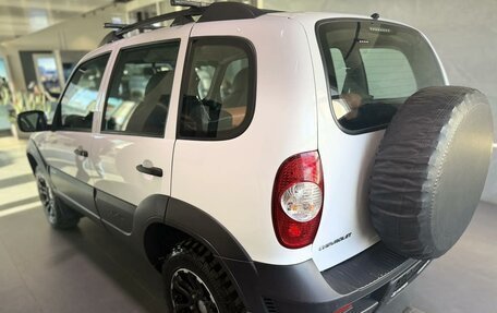 Chevrolet Niva I рестайлинг, 2018 год, 839 000 рублей, 5 фотография