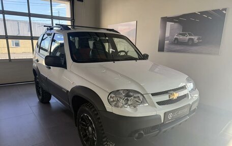 Chevrolet Niva I рестайлинг, 2018 год, 839 000 рублей, 3 фотография