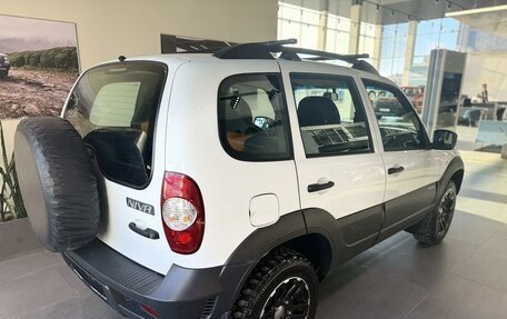 Chevrolet Niva I рестайлинг, 2018 год, 839 000 рублей, 8 фотография