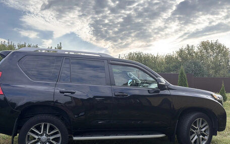Toyota Land Cruiser Prado 150 рестайлинг 2, 2014 год, 3 150 000 рублей, 2 фотография