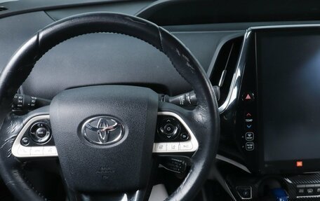 Toyota Prius IV XW50, 2017 год, 2 449 000 рублей, 14 фотография