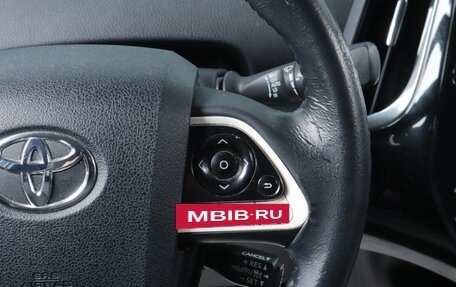Toyota Prius IV XW50, 2017 год, 2 449 000 рублей, 13 фотография
