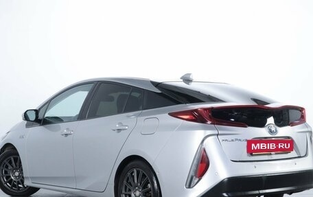Toyota Prius IV XW50, 2017 год, 2 449 000 рублей, 5 фотография