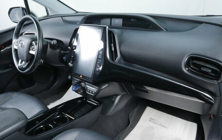 Toyota Prius IV XW50, 2017 год, 2 449 000 рублей, 19 фотография