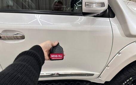 Toyota Land Cruiser 200, 2013 год, 4 799 900 рублей, 29 фотография